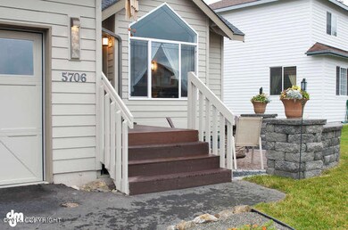 5706 Yukon Charlie Loop-small-005-Front