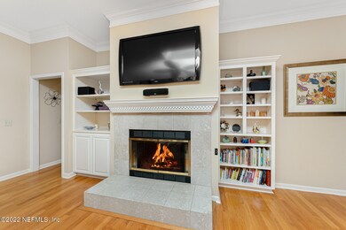 Fireplace w Built Ins