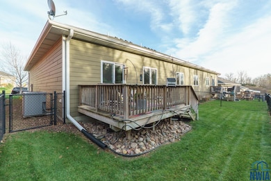 2953 Chestnut Ave, Sioux City, IA 51104 - photo 3