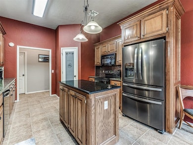 11722 Black Jack Cir, Guthrie, OK 73044 - photo 5