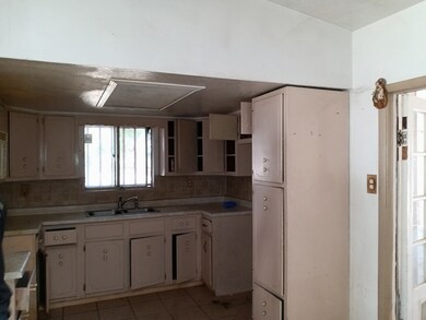 11943 Los Adobes Dr, Socorro, TX 79927 - photo 5