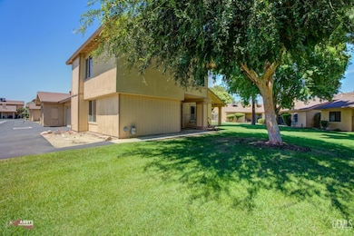 1000 Olive Dr unit 4, Bakersfield, CA 93308 - photo 2