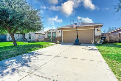 376 Henry St, Alvin, TX 77511 - photo 2