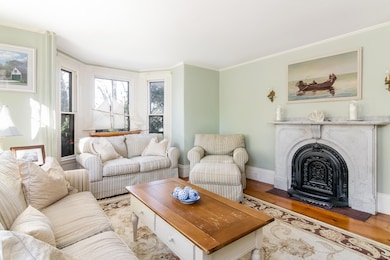 007-photo-living-room-6698573
