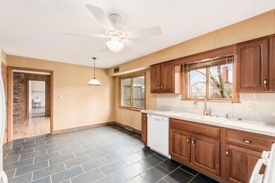Kitchen & Dining Area