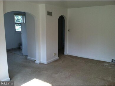 301 Pilgrim Ln unit 2, Drexel Hill, PA 19026 - photo 2