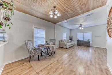 319 W Russell St, Weatherford, TX 76086 - photo 6