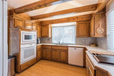 Cozy kitchen, Jennair cooktop, stained cabinets, t