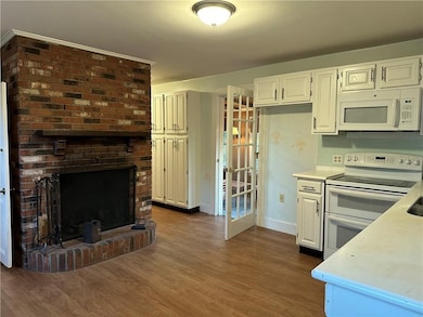 481 Oliphant Ln, Middletown, RI 02842 - photo 2