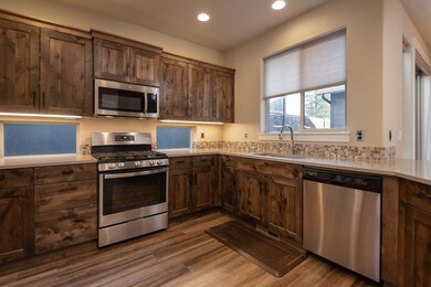60463 SE Hedgewood Ln, Bend, OR 97702 - photo 7