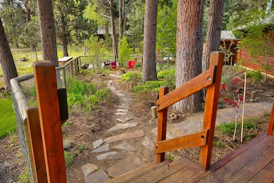 15864 Blue Jay Way. _012