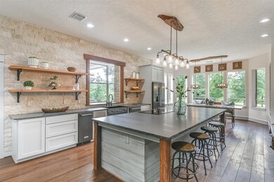 707 Oak Dr, Friendswood, TX 77546 - photo 7