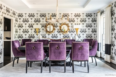 Tray ceiling & designer lighting, connected butler