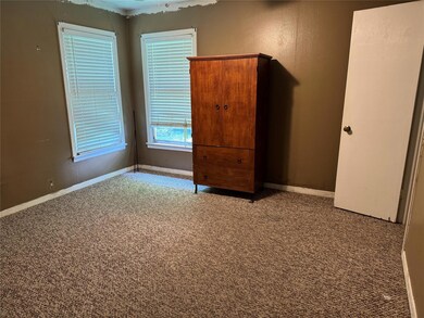 605 S Howeth St, Gainesville, TX 76240 - photo 6