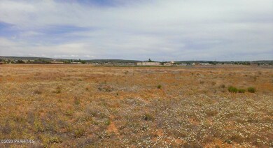 24755 N Stump Rd, Paulden, AZ 86334 - photo 4