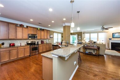 Huge Kitchen with granite counters, SS appliances,