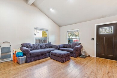 443 SW H St, Grants Pass, OR 97526 - photo 3