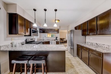 1821 Cambridge Dr, Carpentersville, IL 60110 - photo 7