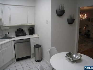 Atrium Palace Condominiums unit 3D, Fort Lee, NJ 07024 - photo 7