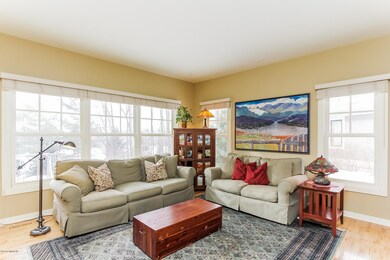 006-Living_Room-2307476-medium
