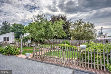 224 E Main St, New Holland, PA 17557 - photo 5