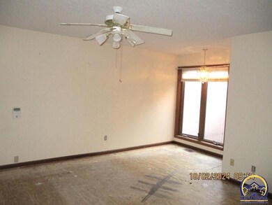 2419 SW Brookhaven Ln, Topeka, KS 66614 - photo 5