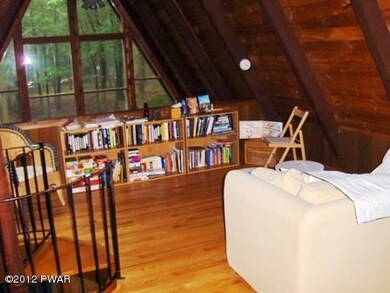 803 Tanager Ct, Hawley, PA 18428 - photo 2