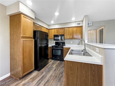 Photo taken prior to current tenant moving in.