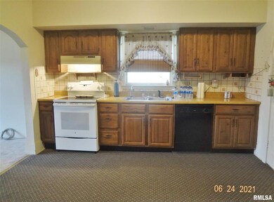 1421 N Mclean St, Lincoln, IL 62656 - photo 3