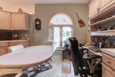 539 Spring Ln Holland-kitchen2