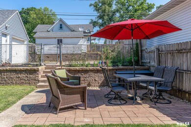 1618 E Pleasant St, Davenport, IA 52803 - photo 5