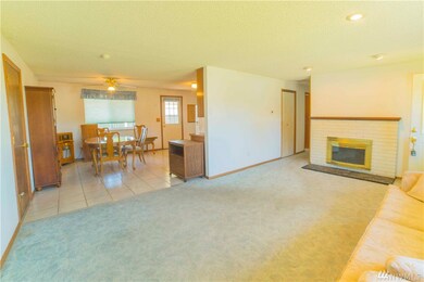 1106 9th St NE, East Wenatchee, WA 98802 - photo 2