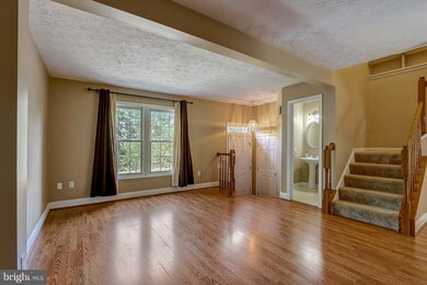 8606 Pine Meadows Dr, Odenton, MD 21113 - photo 6