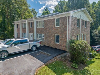 162 Allenwood Cir, Hendersonville, NC 28792 - photo 2