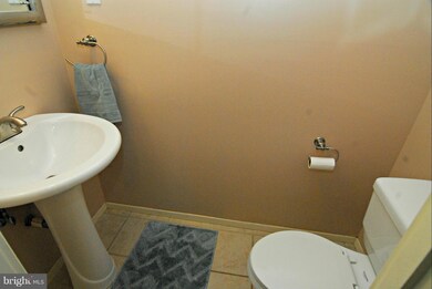 8905 Royal Ridge Ln, Laurel, MD 20708 - photo 7