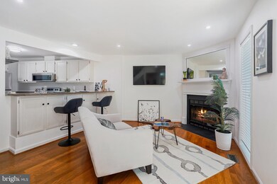 2152 Whisperwood Glen Ln, Reston, VA 20191 - photo 4