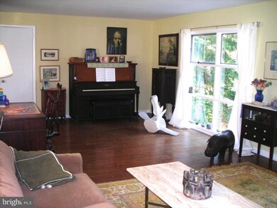 924 Wootton Rd, Bryn Mawr, PA 19010 - photo 4