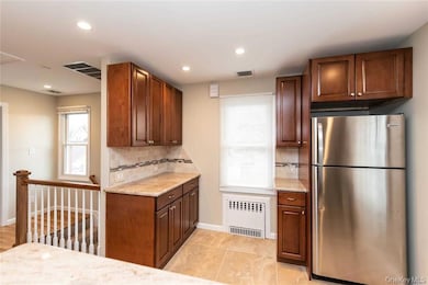 9 Capitol Ave unit Upper level, Williston Park, NY 11596 - photo 4