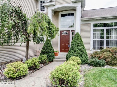 766 Maple Hill Ct SE Ada MI-small-002-19