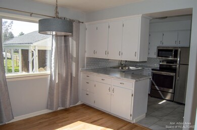 3301 Yale St, Flint, MI 48503 - photo 7