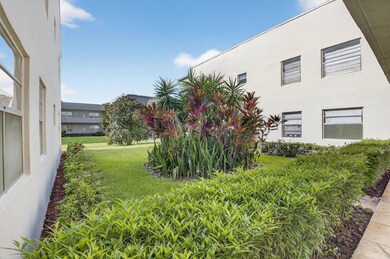 538 Normandy L unit 5380, Delray Beach, FL 33484 - photo 4