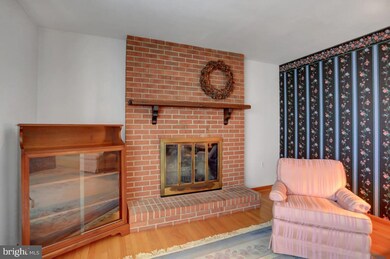 2943 Jefferson Dr, Chambersburg, PA 17201 - photo 4