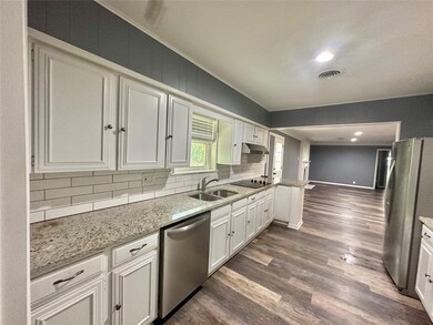 27 Scotsmeadow St, Gainesville, TX 76240 - photo 5