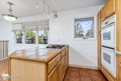 10-Kitchen 20240523-DW-2931