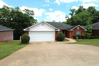 Great Curb Appeal on a Cul De Sac