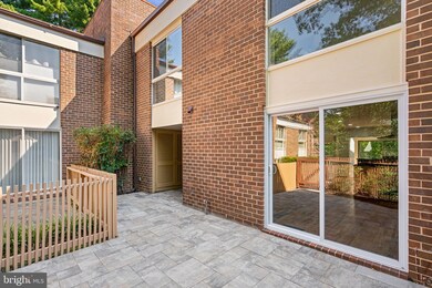 11446 Links Dr, Reston, VA 20190 - photo 3