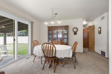 7-web-or-mls-536-e-cloverleaf-dr