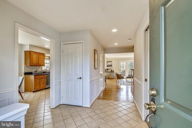10706 Brewer House Rd, Rockville, MD 20852 - photo 6