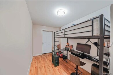 20202 109th Ave, Saint Albans, NY 11412 - photo 7