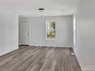 943 W Chapel Rd, Asheville, NC 28803 - photo 5